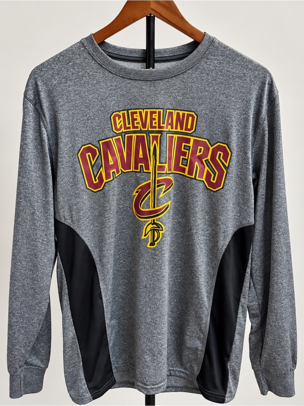 Cleveland Cavaliers NBA Long Sleeve Performance Shirt Men’s M Gray